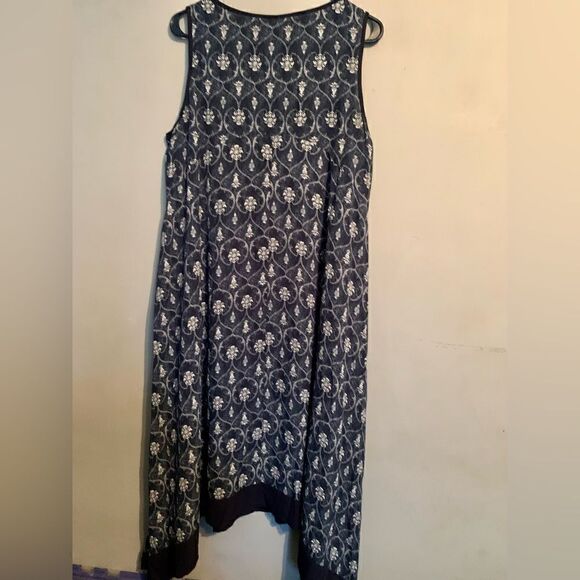 Ladies sleeveless tent dress - Picture 2 of 6